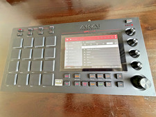 Akai MPC Live 1 con SSD da 256GB, kit di espansione, ottime condizioni