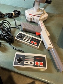 Nintendo NES Deluxe Set System Console w/ Rob the Robot in Box