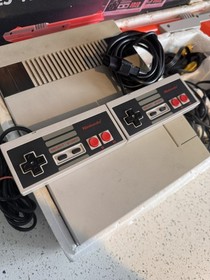 Nintendo NES Action Set - Console in scatola con Mario / Duck Hunt e Light Gun