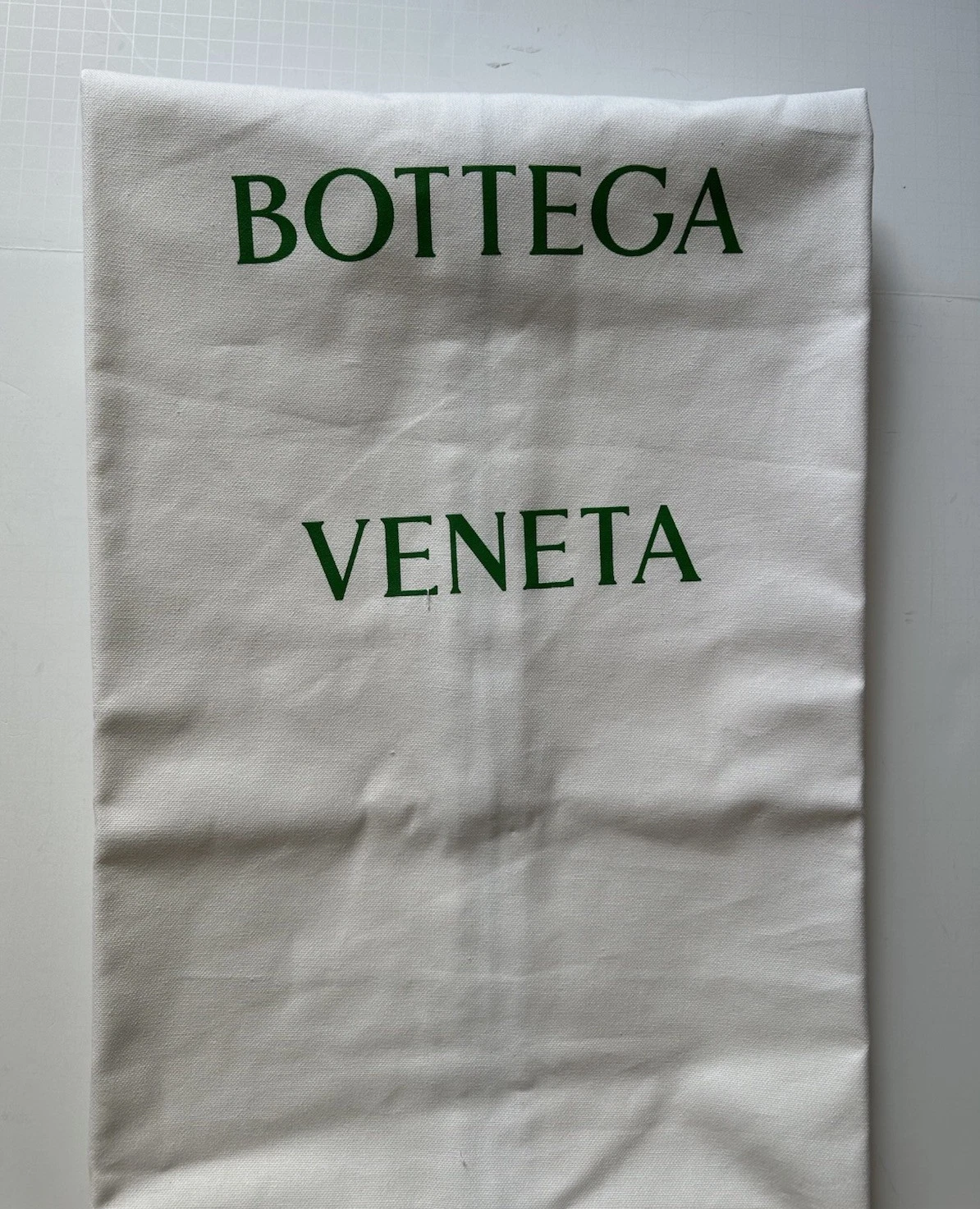 Bottega Veneta Giacca Gilet Pieghevole Borsa Porta Indumenti Bianco 54”L x 27 5”W Nuovo