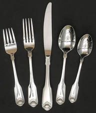 Oneida Silver Classic Shell  5 Piece Place Setting 6036327