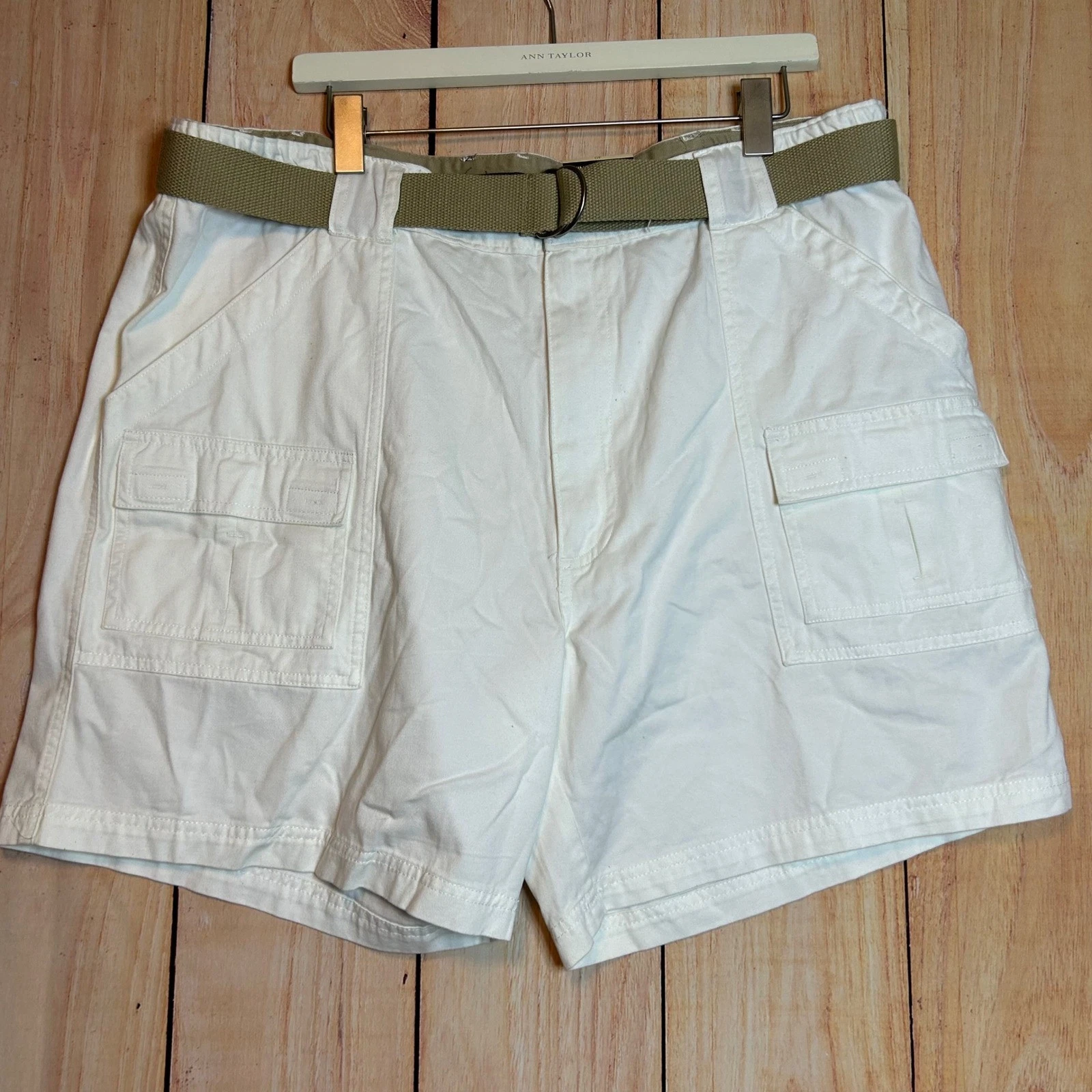 St. John's Bay Hiking Shorts Mens 40 White Belted Cargo Cotton Gorpcore NEW