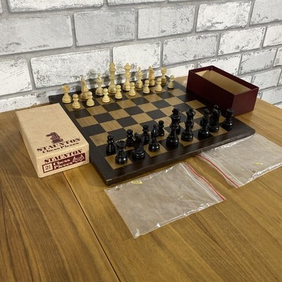   Vintage Staunton Schachfiguren PETRUSHKIN SPIELE, 2 3/4 verpackt & Schachbrett  