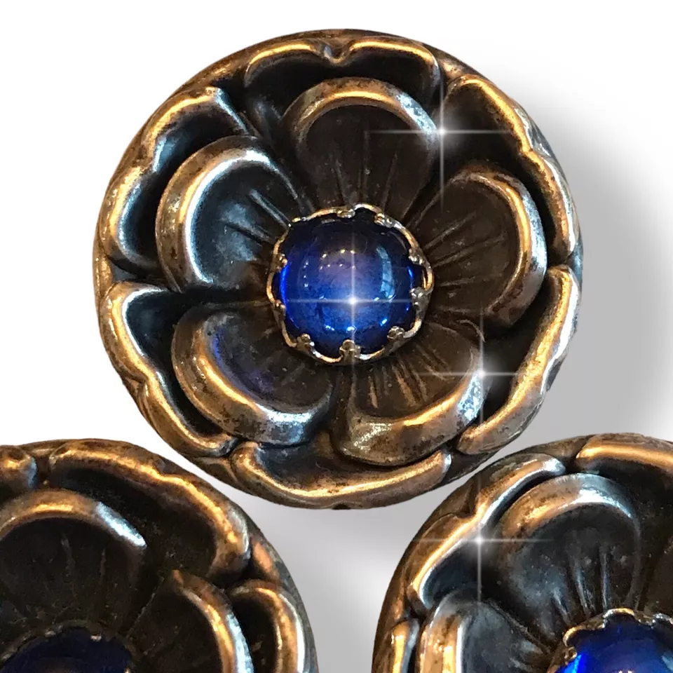 3 Very Rare Sam Biern Round Blue Jewel Floral Brushed Silver Tone Buttons - Image 2 of 4