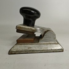 Antico timbro a secco in METALLO vecchia pressa da tavolo A. MEROLI #27