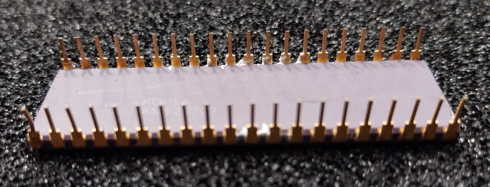Mos 6569 R1 CERAMIC VIC Commodore 64 Video chip. (2083)   TESTED - Image 2 of 3