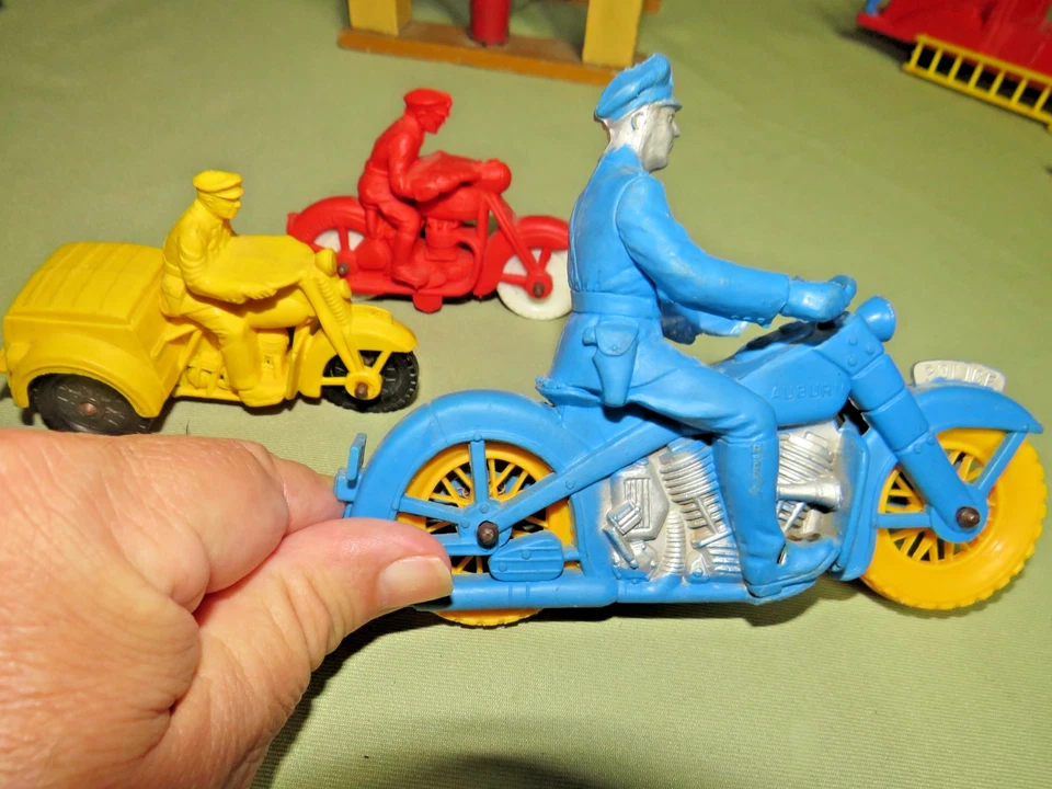 JUGUETE DE GOMA CASTAÑO ROJIZO VINTAGE TRES JUGUETES DE MOTOCICLETA HARLEY DAVIDSON DE COLECCIÓN Foto 3 de 4