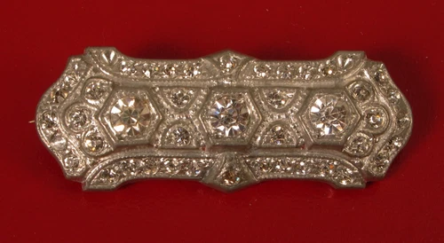 VINTAGE CLASSY EARLY RHINESTONE COSTUME JEWELRY BAR BROOCH PIN !!