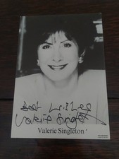 Blue Peter Valerie Singleton  autographe with compliment slip