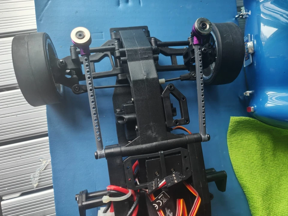 Kyosho Cobra Fahrwerk neu plus Karosserie 1:10 RC - Bild 3 von 4