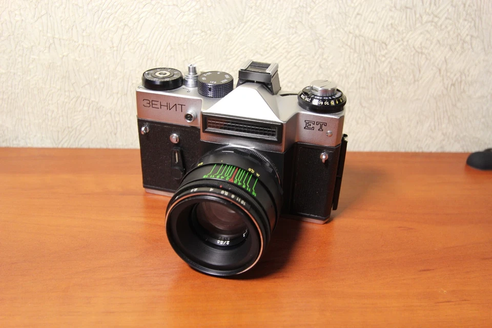 VINTAGE USSR CAMERA ZENIT + HELIOS PORTRAIT LENS 44-2 F/2+ DSLR ADAPTER Canon EF - Image 3 of 4