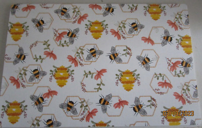 PLACE MATS....BUMBLE BEES.   .16.93'' X 11.02''....SET OF 4