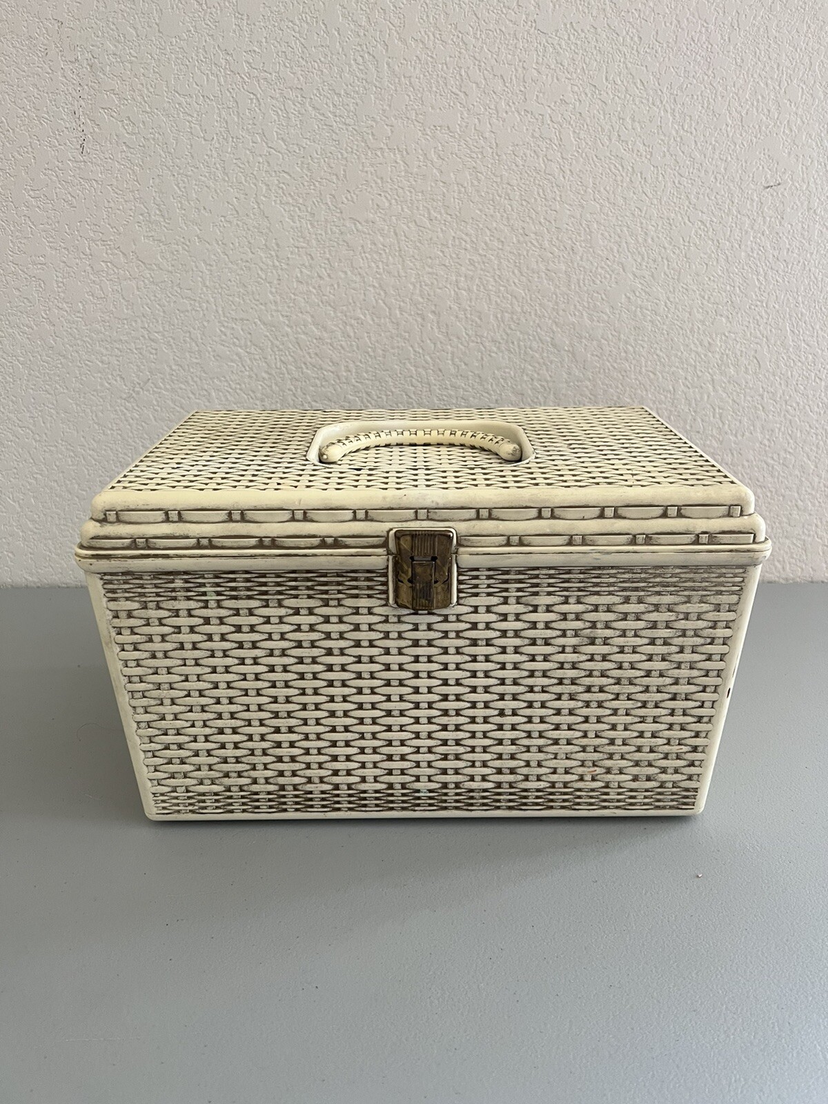 Vintage Wilson plastic sewing box basket weave pattern with two trays
