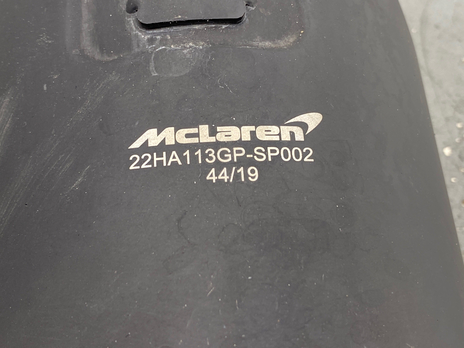 2020-2023 MCLAREN GT RIGHT SIDE MUFFLER EXHAUST TAIL PIPE TIP 22HA113GP OEM