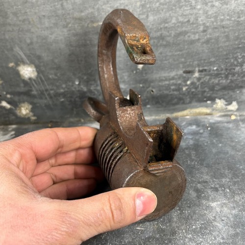 Cadenas Ancien Circa 1800 en Fer Forgé avec Clé – Fonctionnel - Afbeelding 6 van 10