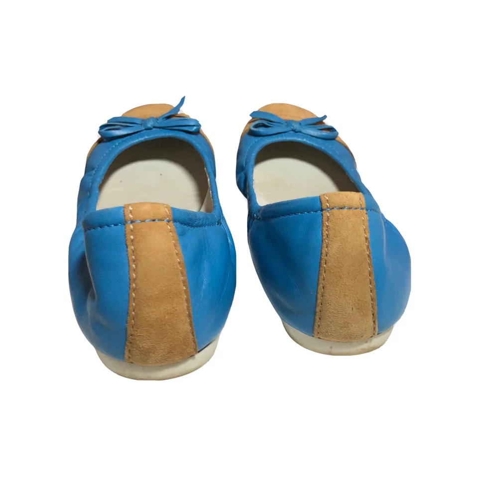 Zapatos planos de ballet TIGNANELLO Nimble para mujer de cuero azul/caqui con moño talla 7,5 M Foto 3 de 4