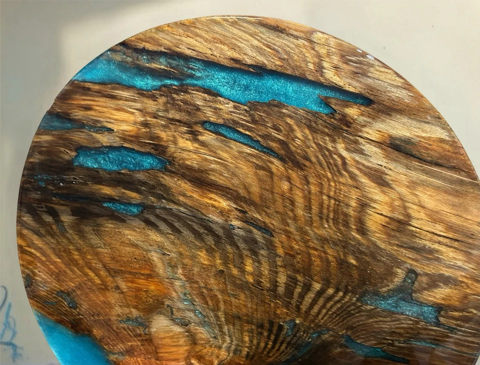 "Mesa auxiliar hecha a mano de 18"" redonda de pino amarillo y azul Okinawa solo epoxi" Foto 4 de 4