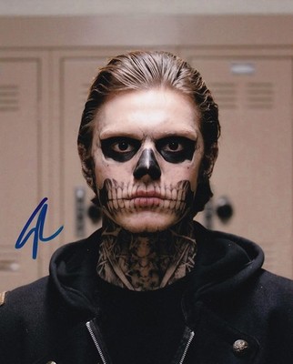 EVAN PETERS signed Autogramm 20x25cm HORROR STORY in Person autograph ACOA