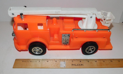 NEAT VINTAGE PROCESSED PLASTIC CO MONTGOMERY IL 13'' FIRETRUCK
