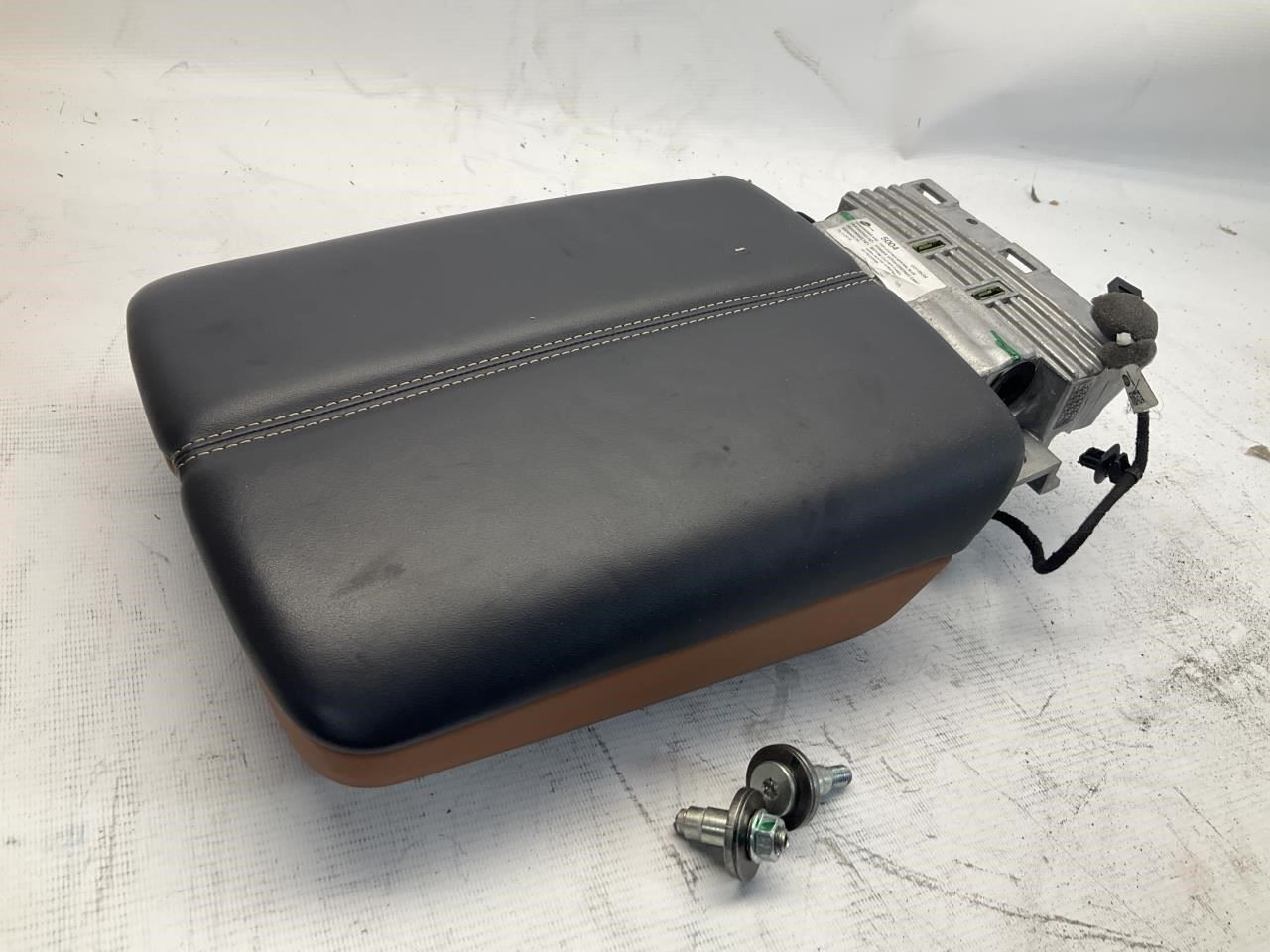 19-24 Bentley Continental GT BY634 Center Console Armrest Arm Rest P