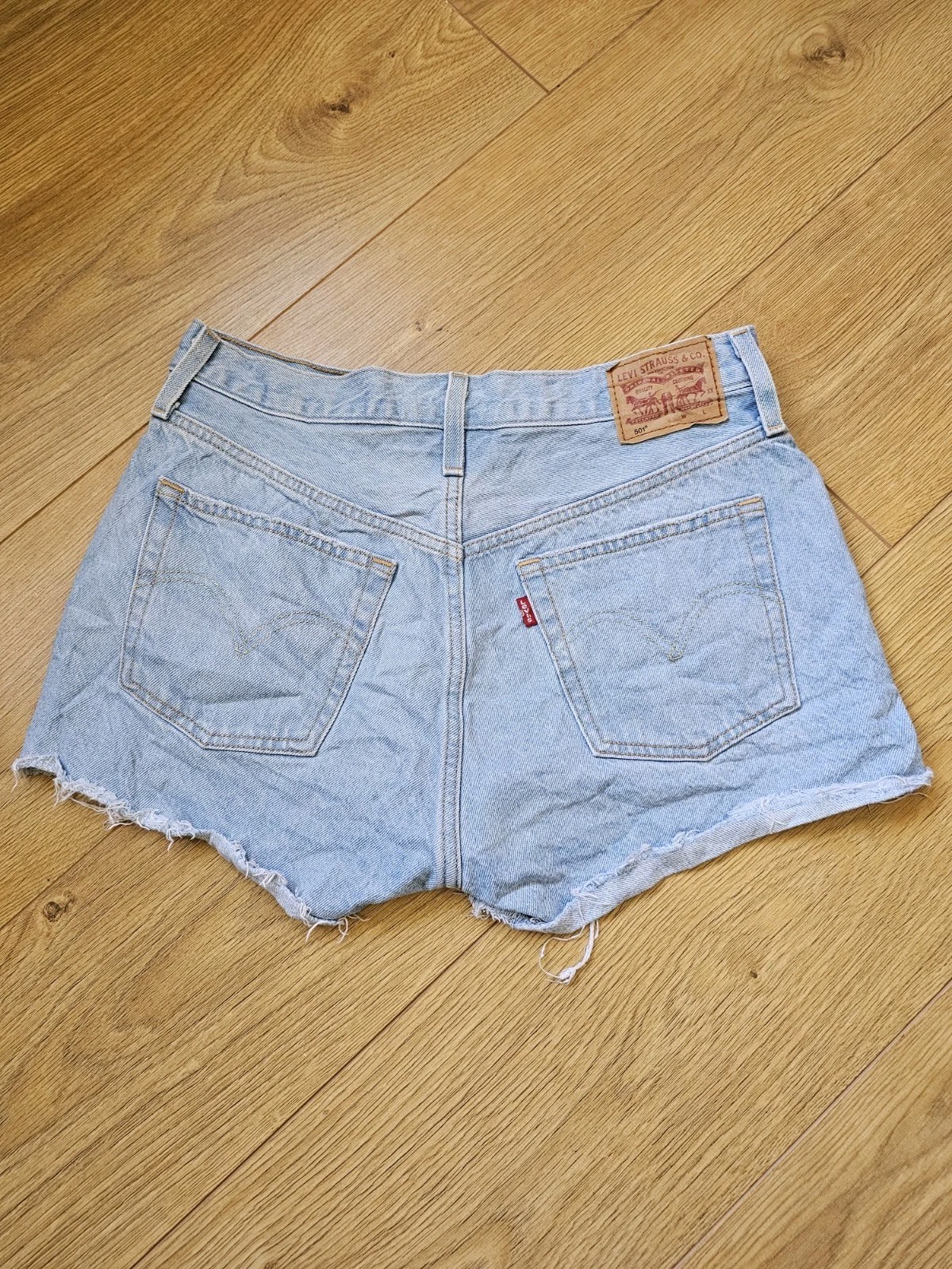 Levi's 501 Light Wash Denim Cut Off Shorts Distressed Ripped Button Fly W29 image 10