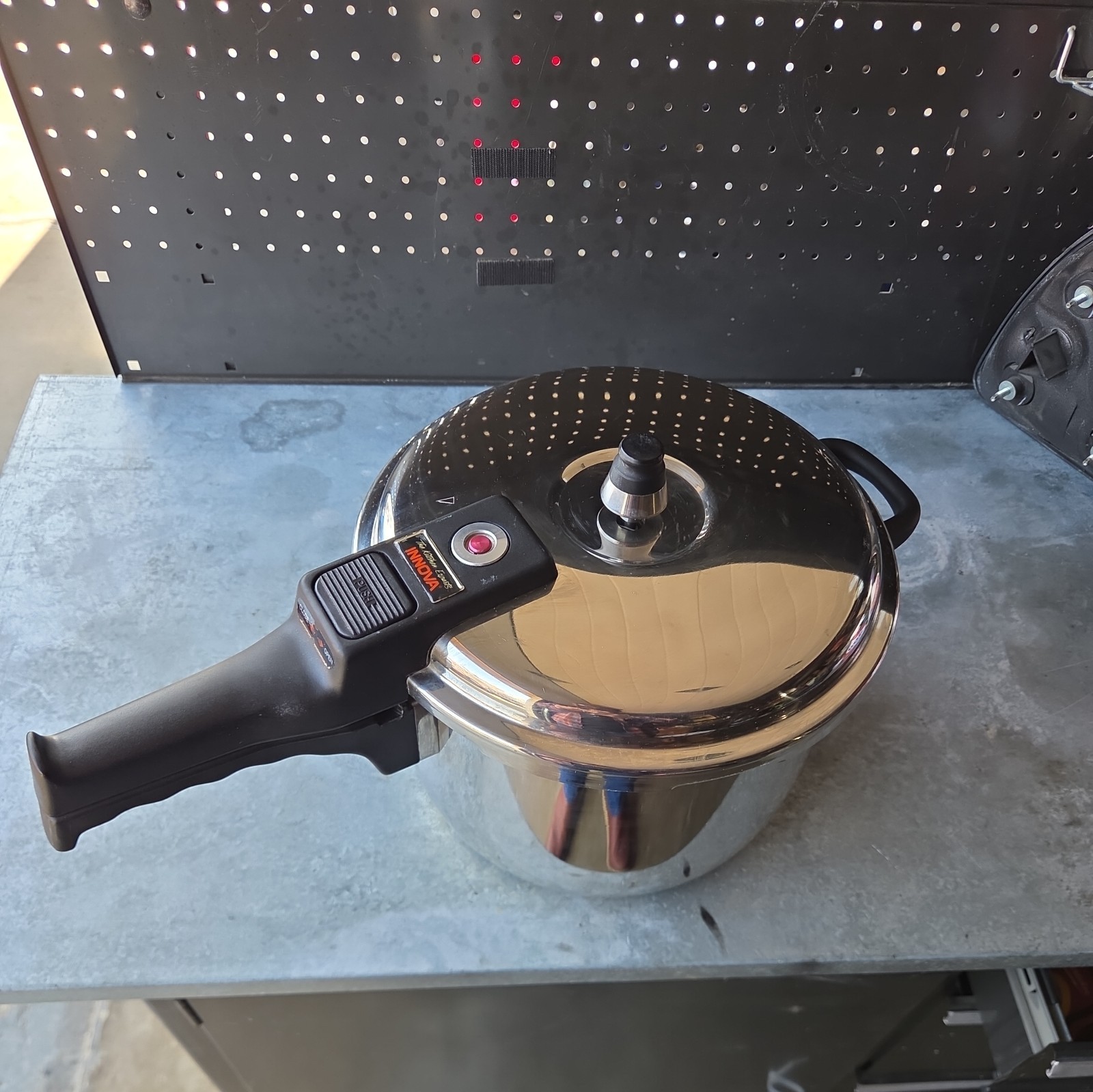 Model 42008 Stovetop Cooker & Rack