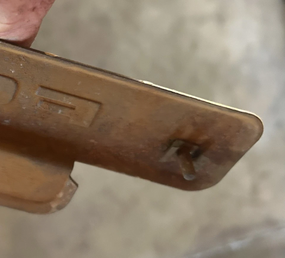 Camión Ford 1951 1952 F1 F2 F3 placa de eliminación de radio original 51 52 Foto 4 de 4