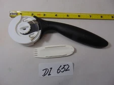 Retired - Pampered Chef Pastry Cutter #1684 Pasta Ravioli Cooking & Comb