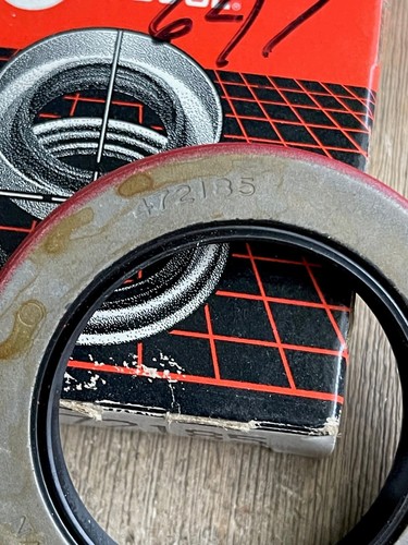 FEDERAL MOGUL NATIONAL 472185 OIL SEAL 1.750 X 2.523 X 0.312 NEW - Picture 2 of 6