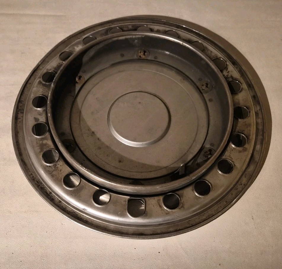 Rolls-Royce Silver Spur 1986-1989 Hubcap Silver