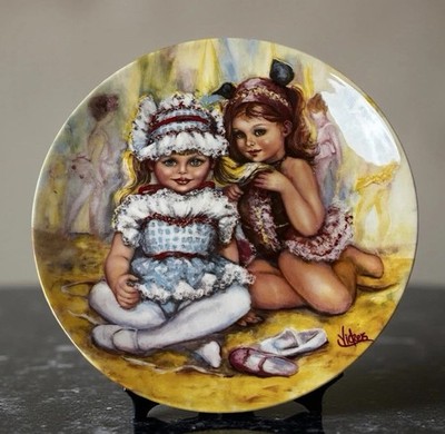 Wedgewood  The recital  Queens Ware Collectors Plate 1984 8'' Vickers Dressup