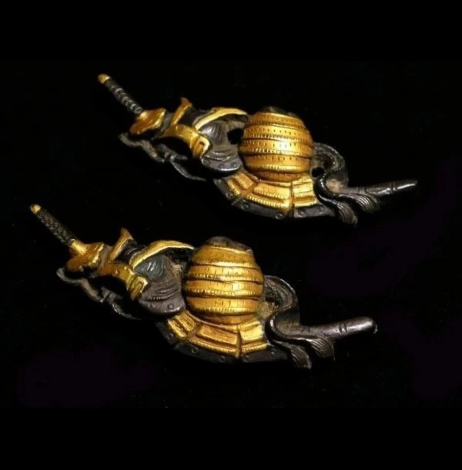 Japón Antiguo Era Edo Goto Escuela Kacchu Samurai Armadura Hoja Menuki Shakudo Foto 2 de 4