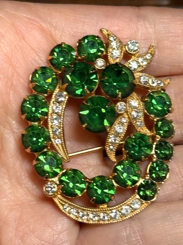 vintage Eisenberg Ice emerald green rhinestone brooch pin ribbons gold tone