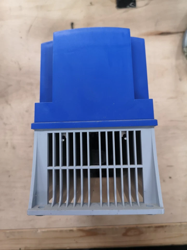 ESV402N06TXB SMV SERIES SENSORLESS VECTOR 5HP / 600V, 3PH(i/p) / 6.1A(o/p) Cont. - Image 3 of 4