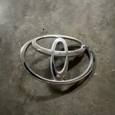 96 97 98 99 00 01 02 TOYOTA 4RUNNER LIMITED TRUNK LIFTGATE REAR EMBLEM Chrome