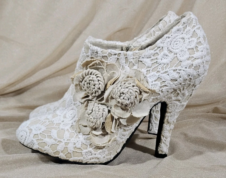Women's Floral Bootie, Size 7.5, DOLCE By Mojo Moxy, Lace Ankle Boot - Image 3 of 4