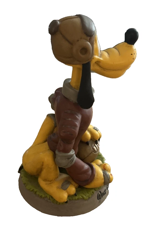 Walt Disney World Bobble Head Pluto jogando futebol 7 1/2" - Imagem 4 de 4