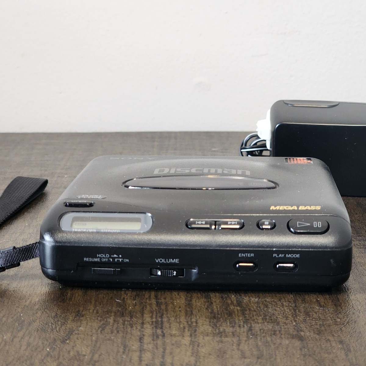 Vtg 1990 SONY DISCMAN D-11 Mega Bass Portable CD Player W/ Power