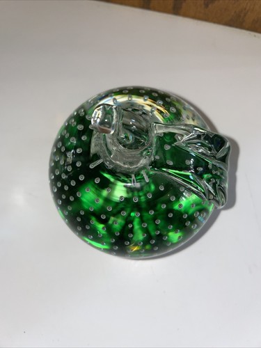 Joe St Clair Paperweight - Apple Shape - Controlled Bubbles - Picture 2 of 8