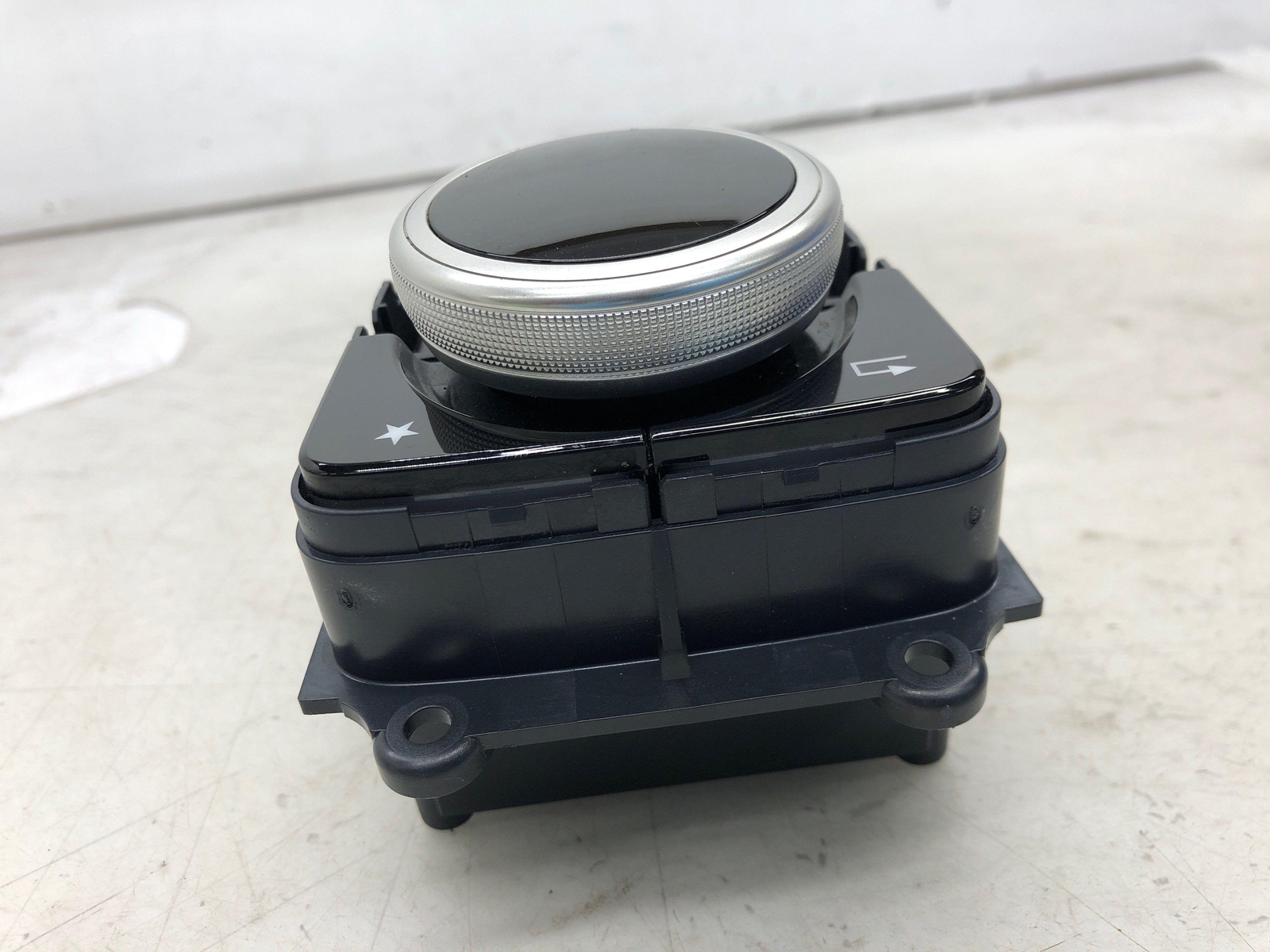 2019-2023 ASTON MARTIN VANTAGE CENTER CONSOLE MEDIA CONTROL KNOB 2059006015 OEM