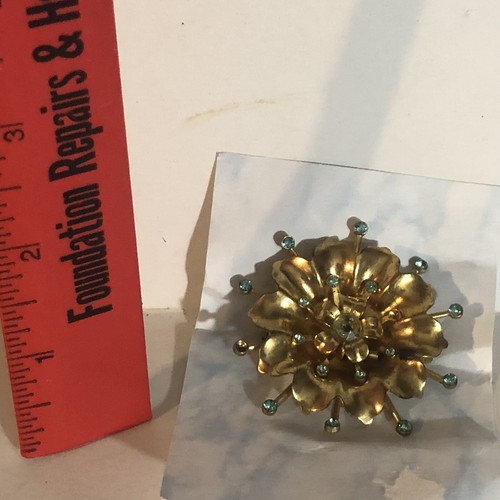 Flowery Brooch Collectible Pin J1 - Picture 2 of 3