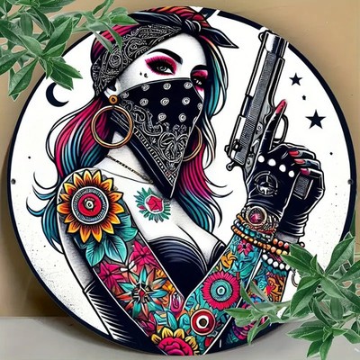 TATTOOED GIRL WITH A GUN Rundes Aluschild 20x20cm Hot Rod Rat Rod DRAG RACING