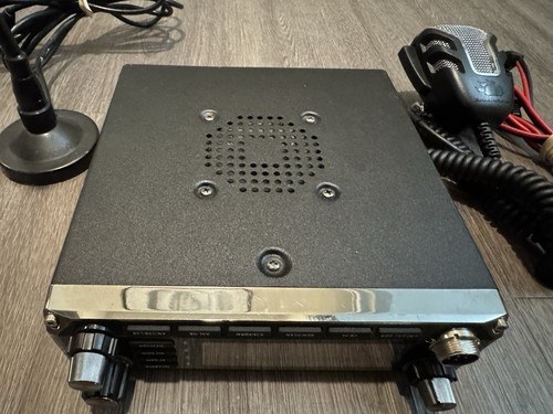 Uniden BEARCAT980SSB 40 Channel CB Radio With Lighter Power Connector - Zdjęcie 7 z 19