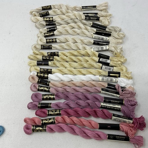 LOT DE 41 écheveaux DMC 5 perles coton soie différentes couleurs 27,3 yd