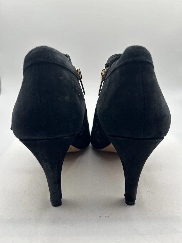 Botín Vince Camuto Vecka para mujer talla 9,5 M negro gamuza cremallera lateral punta almendra Foto 4 de 4
