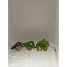 Wooden Pull Toy Hape Pull-Along Frog Family w/Anti-Rollover Wheels Toddler