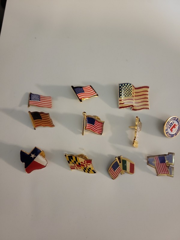 U.S.A. FLAGS SOME STATE FLAGS 11 TOTAL ARIZONA TEXAS MARYLAND & MORE LAPEL PINS