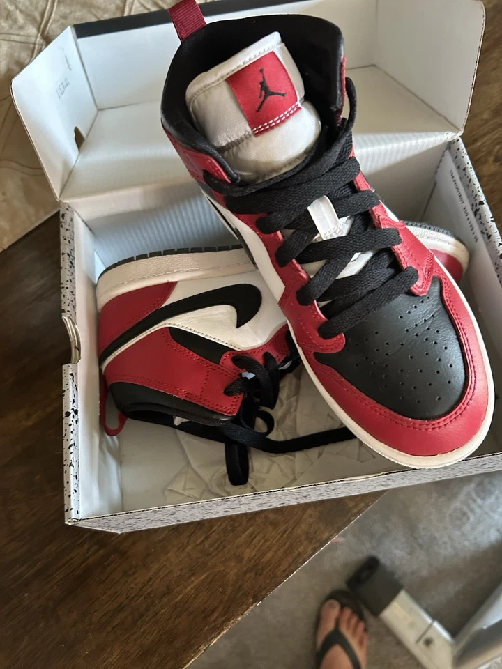 Jordan Nike (Talla Juvenil 3) Nuevo, 2 Pares, $65 por Par o Ambos Pares Por $100 Foto 3 de 4