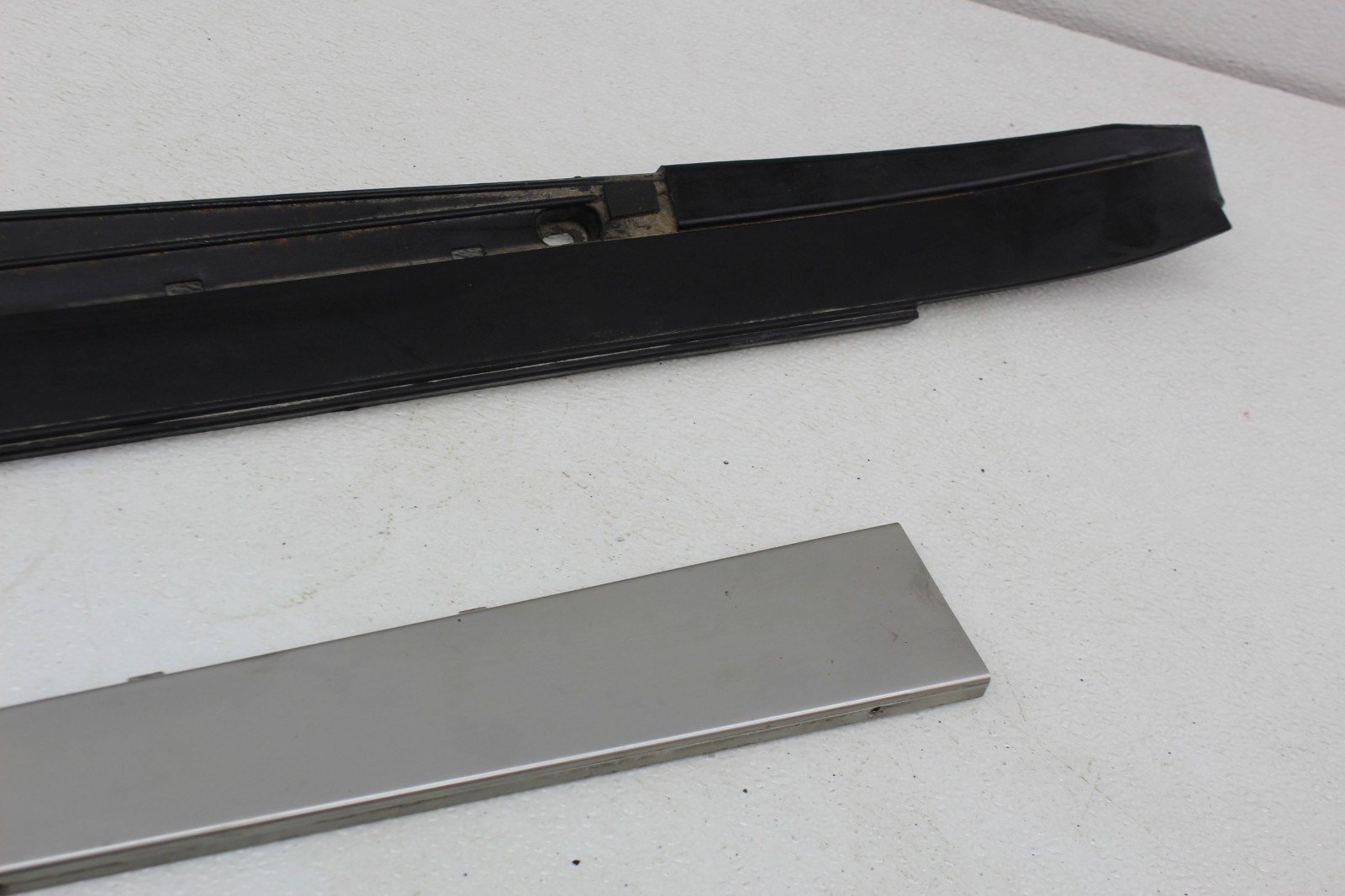99-01 FERRARI 456 M DRIVER SIDE LOWER DOOR SILL KICK PANEL TRIM SET