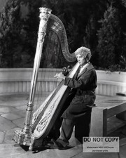 HARPO MARX PLAYING THE HARP IN "ANIMAL CRACKERS" - 8X10 PUBLICITY PHOTO (MW-235)
